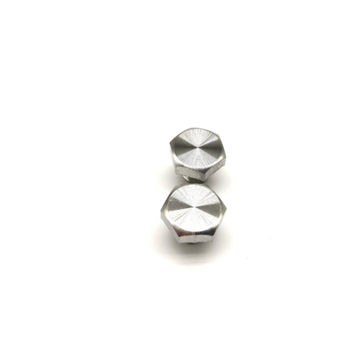 M8X7 Sekrup Dekoratif Stainless Steel Untuk Roda Tinggi Kepala HEX12.8mm Warna Seng